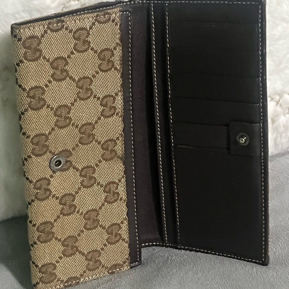 ✨Authentic Gucci Tan and Brown Monogram Wallet - Picture 10 of 12